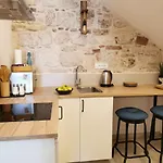 Gasthuis House Bava 4*